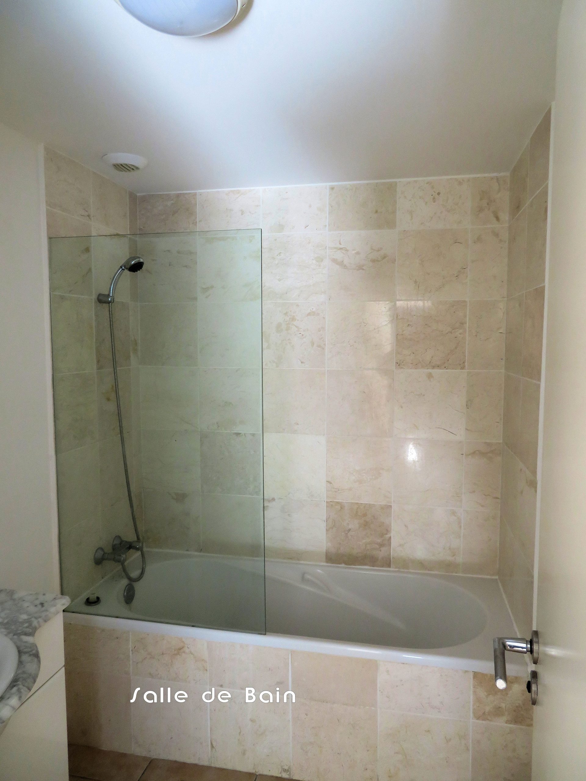 Vue-09-salle-de-bain-reduite