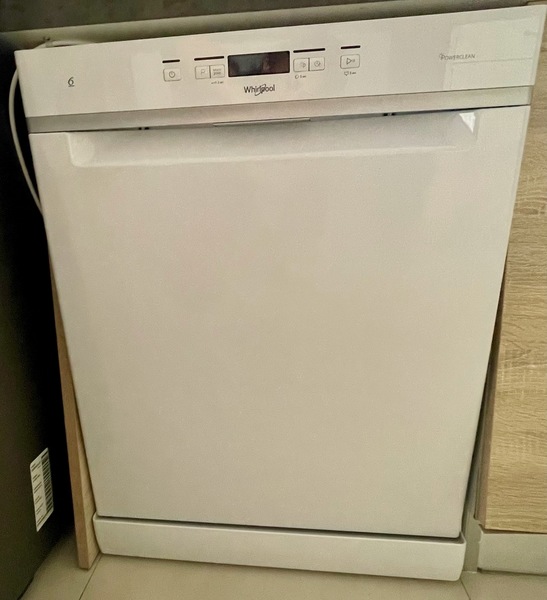 large_101f0237-3798-446f-8d16-6bcc80e82ed8