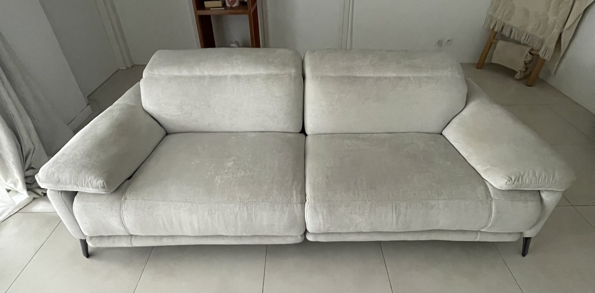 large_966c1a52-692f-4db3-9912-93ea8d0c88f8-1