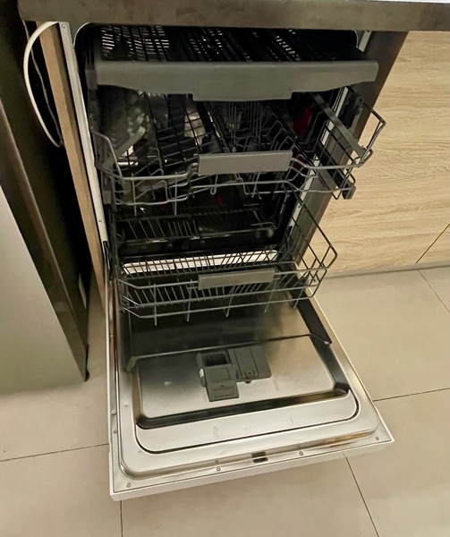 large_b99ee143-1257-40be-a695-1cea23d028ee