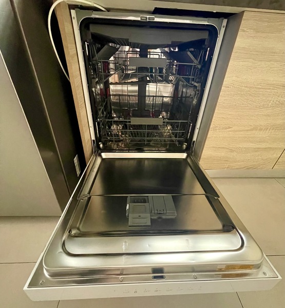 large_e08ec80a-e79f-4cf0-bf4f-973dcb0b6b55