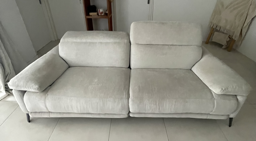 large_e6f91720-6523-47be-852f-0684ee6b19a7-1